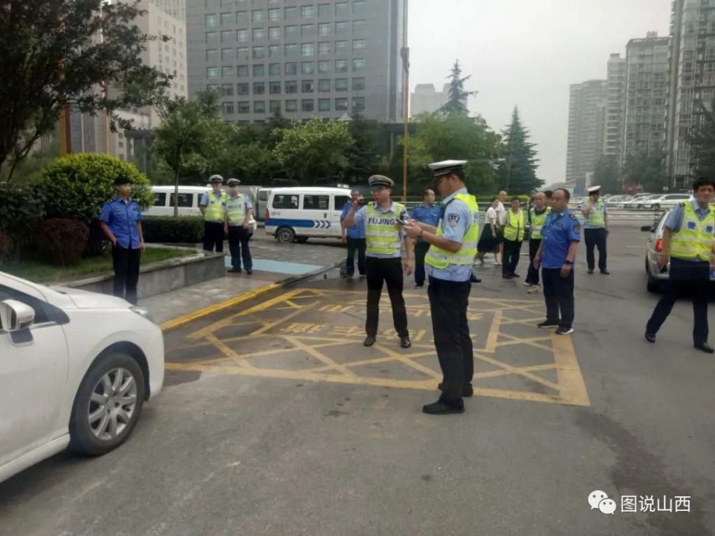 乱停乱放|临汾夜间停车开始重点整治