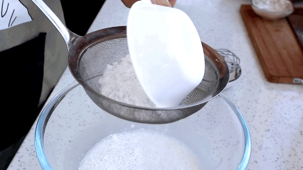  简单|广式甜点“芒果糯米糍”，比雪媚娘制作简单，奶香浓郁，软糯拉丝