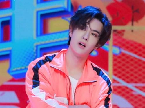  弄坏|王一博上快本遭嫌弃，弄坏道具还在笑，何炅喊话汪涵来负责