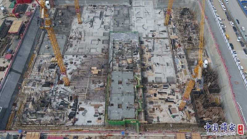 片区|容东片区安置房B2组团首块顶板冲出正负零