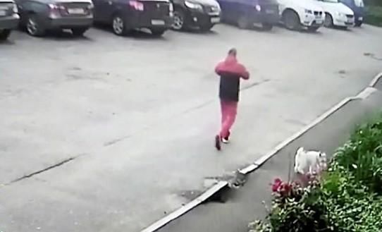 惨遭杀害|离异母亲投奔男网友致两个女儿惨遭杀害，得知真相后当即精神失常