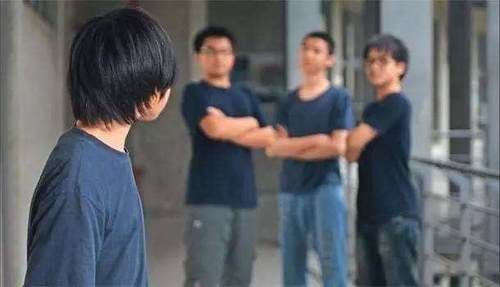 被判|1个人打15个！初二男生被判正当防卫！少年，我挺你！