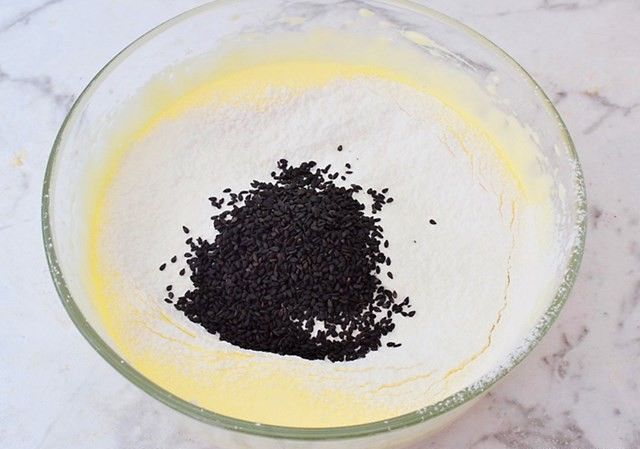  面粉|1碗面粉2个鸡蛋，教你做鸡蛋小饼干，宝宝零食再也不用出去买了