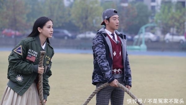  导演|刚红就飘了？《奔跑吧4》迎来最大牌艺人，公然玩手机导演不敢说话