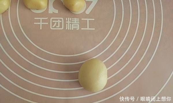  幸福|蛋黄酥，一口都是幸福！