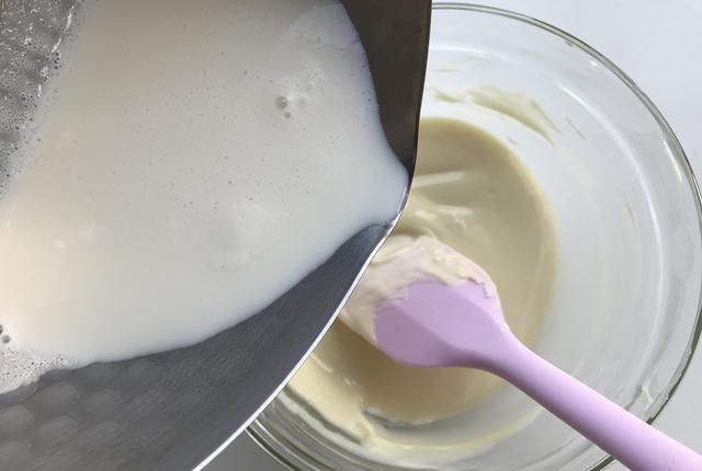 操作|法式甜点草莓慕斯,颜值高口味赞,操作非常简单,跟我一起做起来