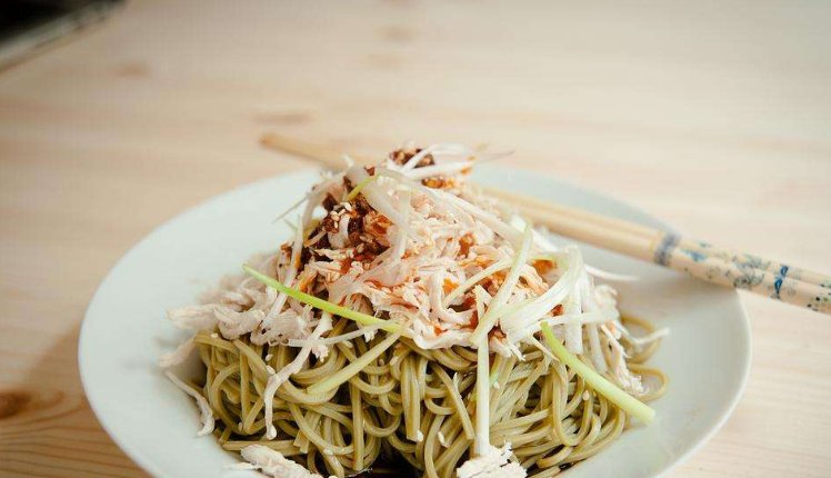  面条|夏日里的“新贵”，鸡丝凉面，专制各种高温期食欲不振的小吃货