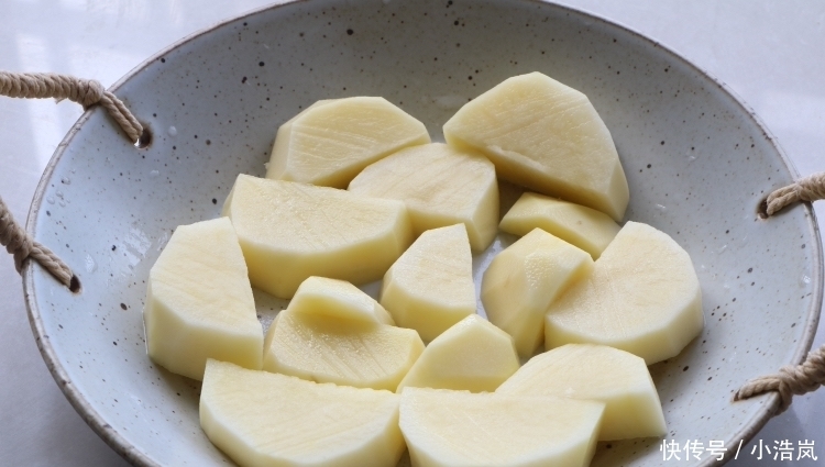  加油|天热排骨别再炖了，教你懒人吃法，不加油不加水，出锅瞬间就吃光