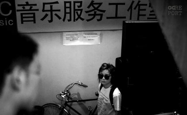  翅膀|许飞：左半边翅膀抽右半边脸