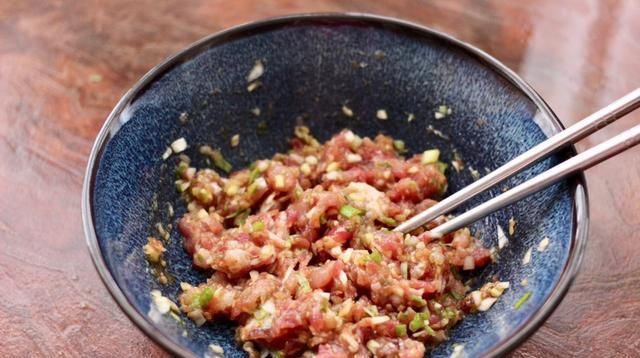  家常|入秋的莲藕最脆，家常版藕盒做法，老公1次能吃10多个