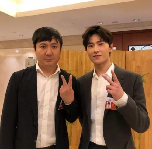 表情|沈腾夜会美女登热搜榜首,杨超越无辜躺枪:大哭表情“抢镜”