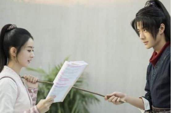  颜色就|《快本》后期太到位，看到赵丽颖和王一博头上箭头颜色，细节大爱