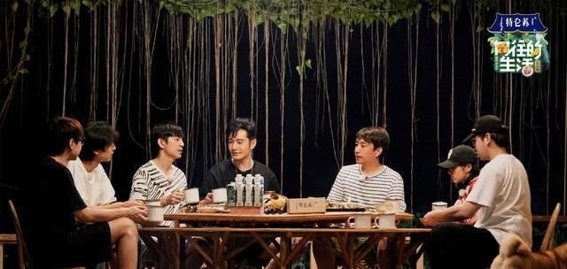 黄晓明|《向往的生活》里,黄晓明临走不舍回头3次,我却发现了1个问题!