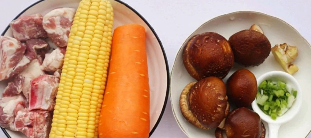  噜噜|胡萝卜玉米排骨汤, 清甜可口的美味汤, 简单又易做营养又健康