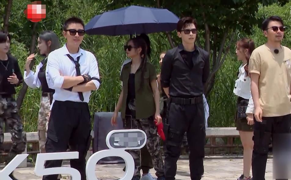  全程|THE9参加《极挑》，其中一人全程打伞被吐槽太做作，得知原因：心疼