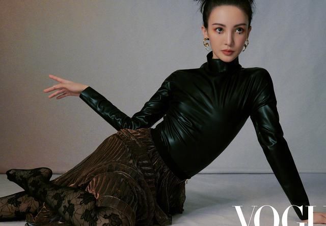  紧身衣|金晨最新杂志大片曝光，穿皮革紧身衣展现“纸片”身材