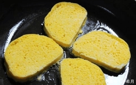 傻傻|煎馒头片时, 别只会傻傻裹鸡蛋! 多加一点它, 香酥可口, 不吸油