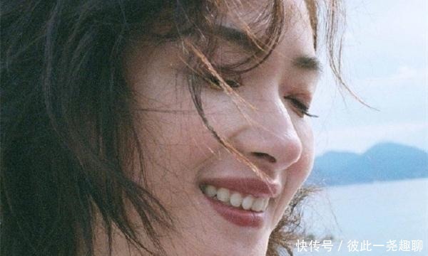 节目|万茜深夜点赞宁静黑评,人淡如菊人设翻车?演员怎能不武装到牙齿