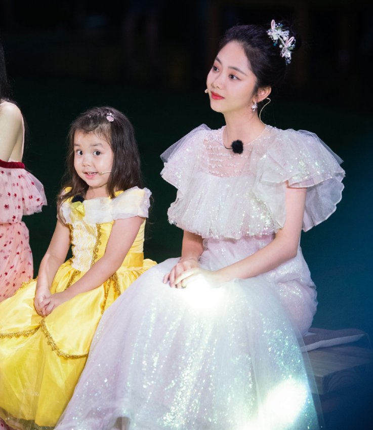  出席|《奇妙小森林》收官，嘉宾盛装出席，我却被谭松韵郑爽给美到了