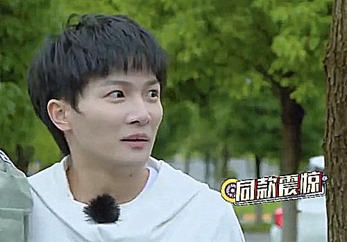  驾到|《新手驾到》教练在戚薇车轮底下放键盘，看到周深的反应：情商太高