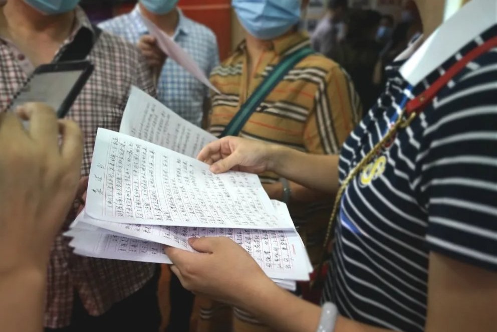 四川|开车过斑马线不礼让行人 四川达州31位公职人员被约谈