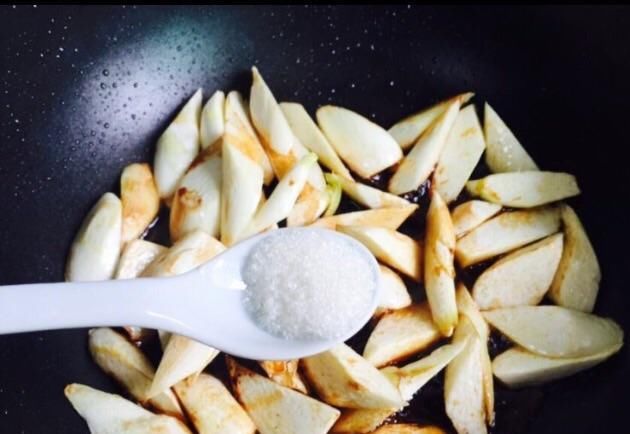 比肉|这道菜含有17种氨基酸，油焖吃下饭又营养，比肉还好吃！