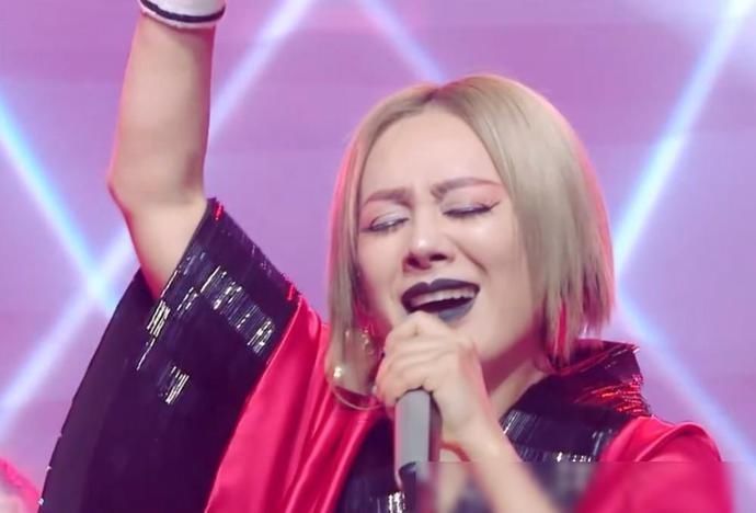  服装|《乘风破浪》二公服装太丑了，姐姐们是怎么同意穿上这些衣服的？