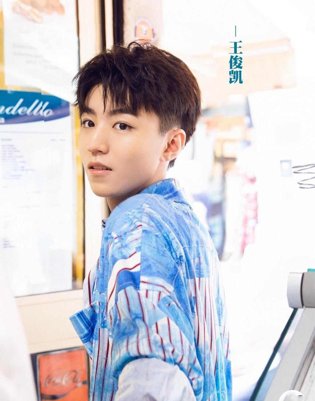 服气|王俊凯连上两季《中餐厅》,20岁私服壕气抢风头,少年感让人服气