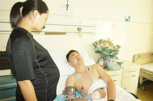  事发|公交坠湖后路过救人的法警回忆事发细节