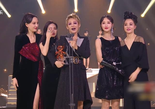  孟佳|《浪姐》成团之夜，孟佳逆风翻盘终成团，王霏霏蓝盈莹让人意难平