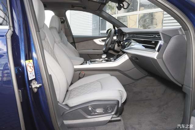 商务|新款奥迪Q7，超5米的车身长度非常有气势，商务用车够体面