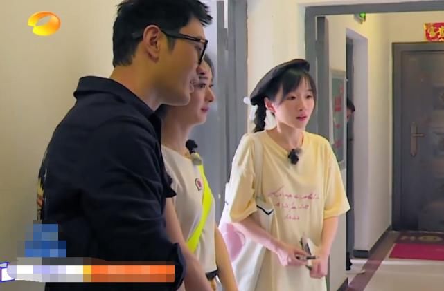  李浩菲|中餐厅矛盾升级？张亮把筷子直接扔桌上，李浩菲被吓到，又是同样的套路