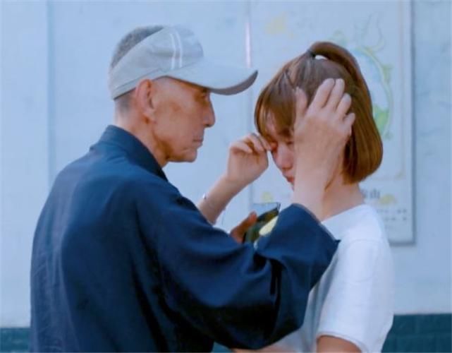  段奥娟|同样都是18岁出道，林允为父母买房，段奥娟爷爷却还在村里住平房！