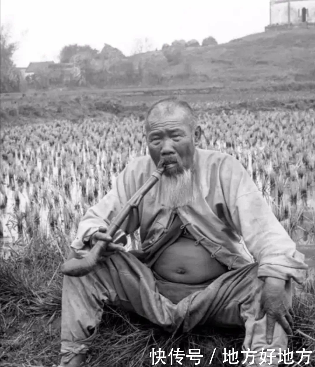 真实|清末真实照片，老汉田里有粮心里不慌，新娘霞披凤冠姿容俏丽