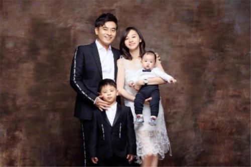  闪婚|他们一见钟情，相识半个月就闪婚，如今生育两个儿子姓氏却不同