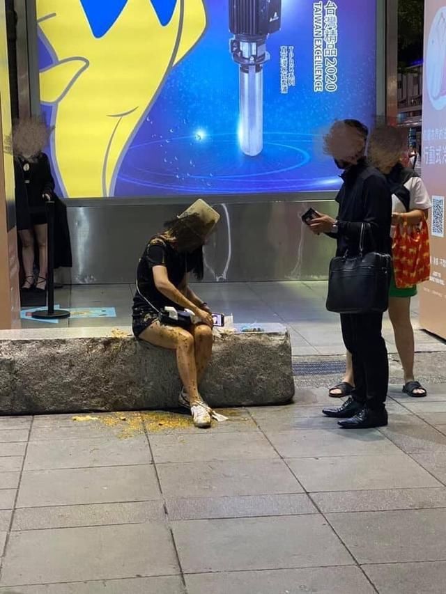 邱女|我会好好活着对吧 20岁妹要泼粪哥自首 警察：她被掌握行踪
