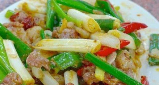  美食|精选美食：冬瓜水鸭汤，花椒鸡丁，牛腩烧萝卜，大葱爆羊肉的做法
