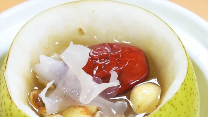 小梨盅|【养生厨房】今日菜品——《雪梨咕咾肉+小梨盅》