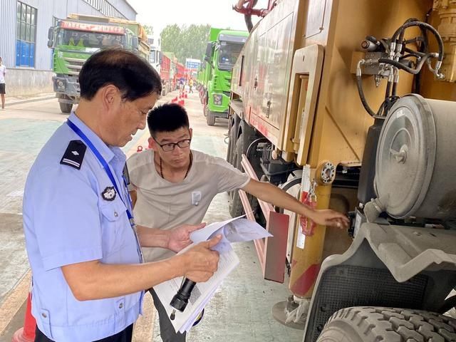 民警|一句话，包含着多少辛劳与担当一一记郑州公安局交警支队车辆管理所民警郑宪民