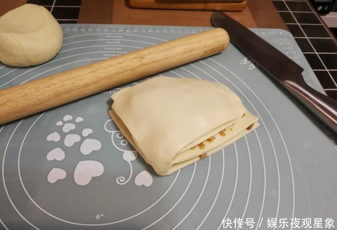 得来|扯出来的裤带面,筋道又滑溜,加两个油面筋塞肉,鲜得来停不下筷