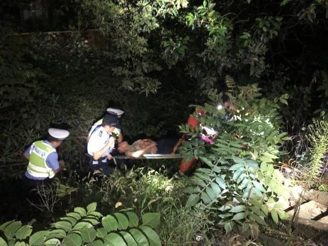  边上|凌晨高速路上一男子突然跳下高架桥 幸亏有他们