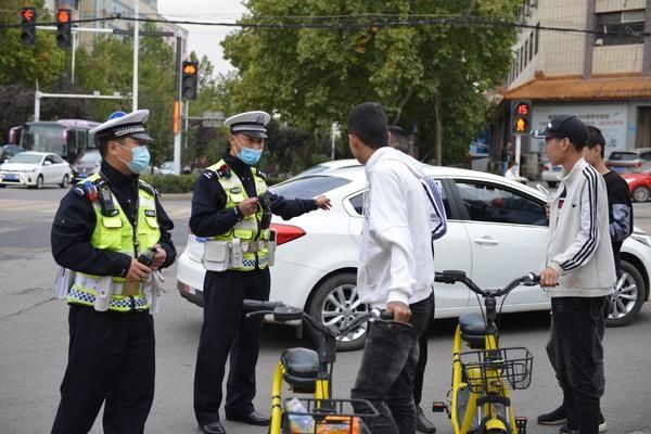 双节|新密交警双节期间全力为群众出行安全保驾护航