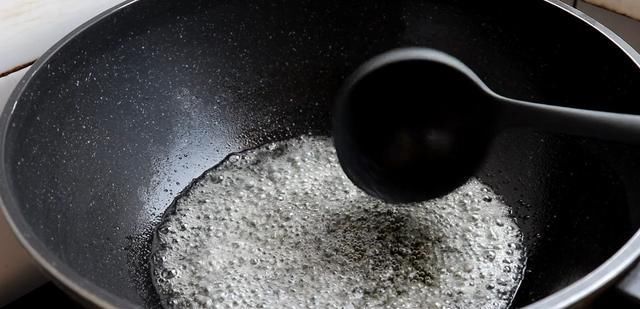 山西|山西特色小吃“蜜汁风葫芦”做法,口感香甜酥脆,大人小孩都爱吃