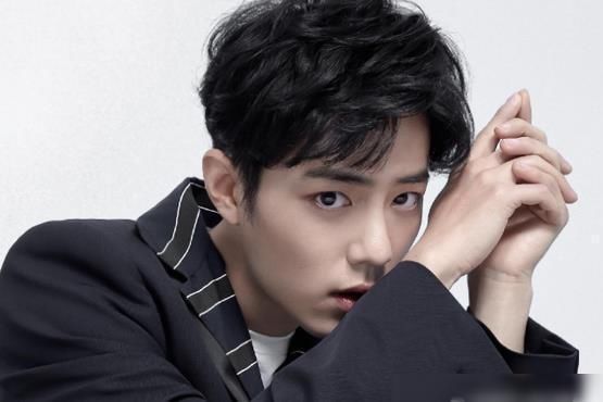  开播|肖战复出时间确定，新综艺10月开播，官宣海报排名却惹粉丝不满