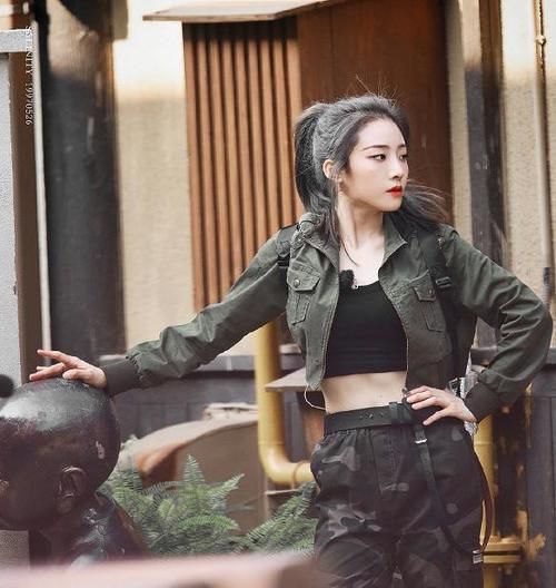  THE|THE 9综艺首秀，赵小棠节目中撑伞被批太作，喻言体力惊人