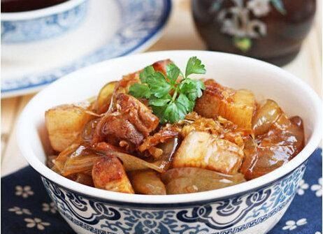 卤面|优选食谱:酥鱼、酸菜猪肉炖粉、 ???豌豆胡萝卜牛肉卤面做法