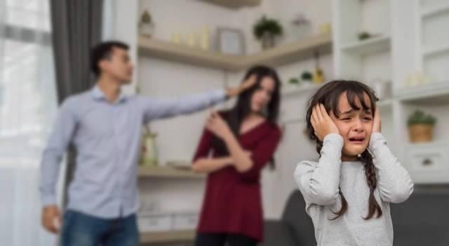  姐姐|目睹了爸爸殴打妈妈，家暴下的孩子，成长真的好辛苦