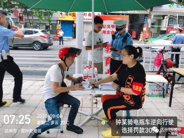 耍横|乱穿马路，当街耍横，还咬伤交警…拘留10天！