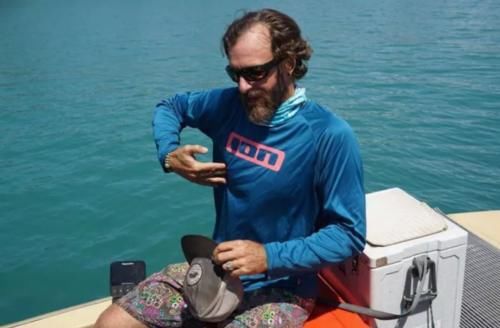  目睹|男子海钓被18公斤鱼离奇撞死 亲友目睹全程吓傻