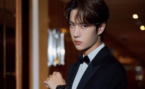  偶像|曾经的偶像“谢顶”了，要是你的偶像变成这样你能接受吗？